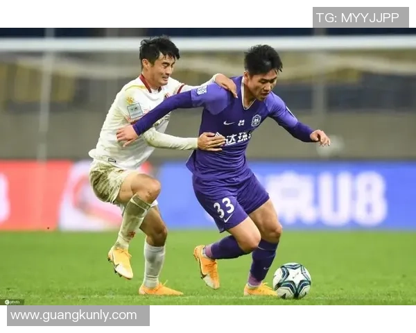 河南建业与恒丰激战正酣比分悬念迭起球迷期待精彩瞬间