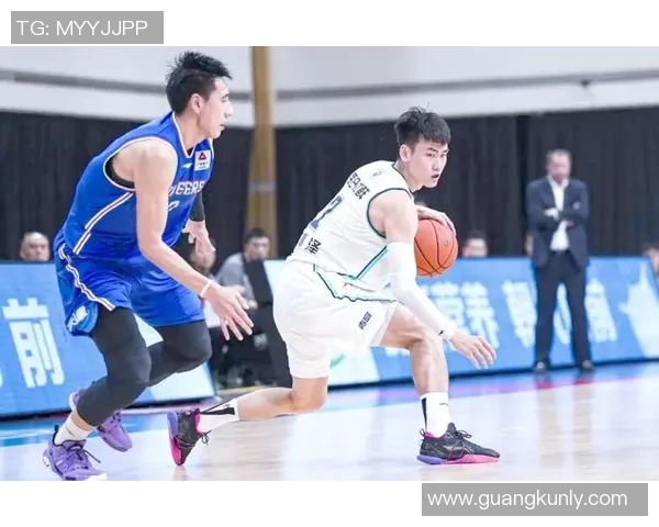 齐麟:从篮球新星到职业生涯的璀璨之路探秘 齐麟:从篮球新星到职业生涯的璀璨之路探秘